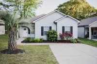 3 Bed. Downtown Designer Den w/ WiFi & AC in Amazing Greer NEAR AIRPORT