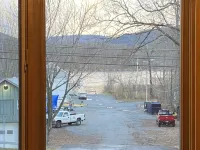 Lake view , Cozy One Bedroom! Walk to Beach and Town! Hotels in Bolton