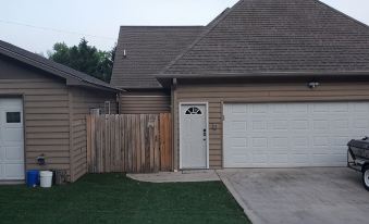 EXCLUSIVE LARGE 2 BEDROOM SUITE W/THEATER ROOM + KITCHEN