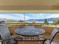 Halmalka Condo 512A Private Hot Tub, 3-bed 2 bath, Sleeps 8, By Outdoor Pool Hotels in Manson