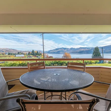 Halmalka Condo 512A Private Hot Tub, 3-bed 2 bath, Sleeps 8, By Outdoor Pool