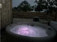 Cabin w modern upgrades next to the BEST wine, stars, peace, hot tub, relax