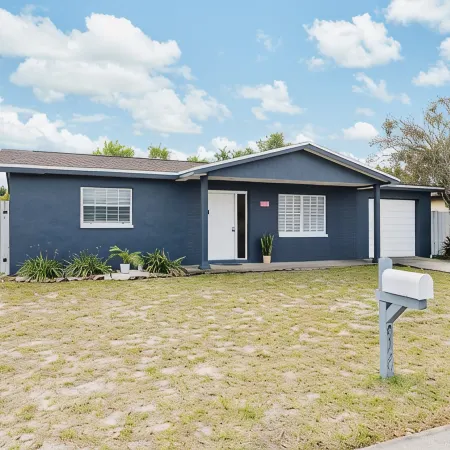 2Br Home w/ Private Pool, Fire Pit & Grill / Near Springs