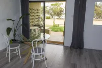 Lake Bonney Views - Cabin Retreat - WiFi