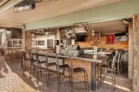 Ramada by Wyndham Sarasota Waterfront, Tikki Bar & Grill, Near Airport & Beaches