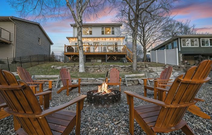 Lux Designer Lakefront Home with Views, Firepit, Dock, Kayaks, and up to 2 Dogs
