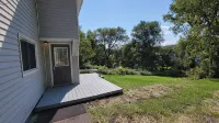 Comfy, sunny, Wi-fi + coffee Walk to Downtown Winooski โรงแรมใน