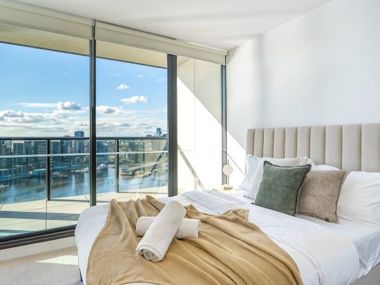Brilliant Collins Wharf Waterfront Condo