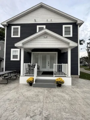 Lakefront home. Beach & park access. 8 miles to Cedar Point. 4 bedrooms 3 baths.