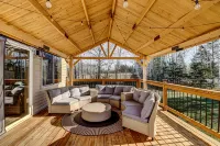 Private - 7 bed 3 bath Lake Cabin +Hot Tub +Dock +2 Pedal Boats +2 canoes +Sauna - 샬레 호텔