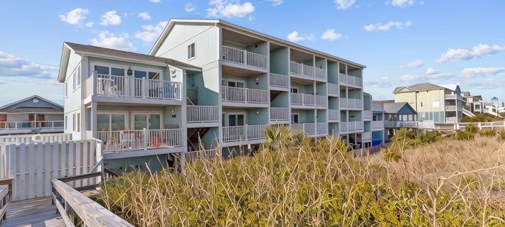 Luxurious Oceanfront Condo-Pool-Keyless Checkin-Complete Renovation RR Host Hotels in Federal Point