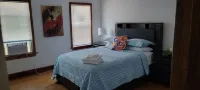 Spacious 4-bedroom condo with AC and WiFi in charming Enfield - 무료 와이파이