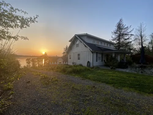 Olympia Waterfront Beach Cottage - 4-Star