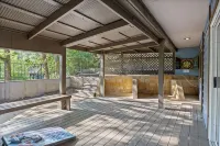 Cox Riverside Retreat - 32 miles to Springfield - Hytter