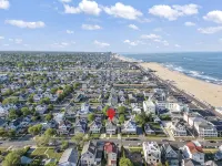 Top Rated!  Only 4 Houses to Beach! Oceanview Deck and 6 Beach Passes Included! ベルマのホテル