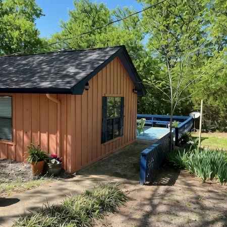 Charming cozy lake cabin, 300 yds from Lake Texoma beach, fishing, boat ramp!