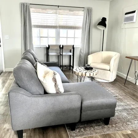 Studio walking distance to downtown