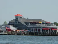 Waterfront Home On 3 Acres. Fish,crab, & kayak from the pier + great sunsets! - 民宿
