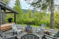 Cozy cabin retreat w/hot tub less than 5 mi to Mt Rainier NP - 샬레 호텔