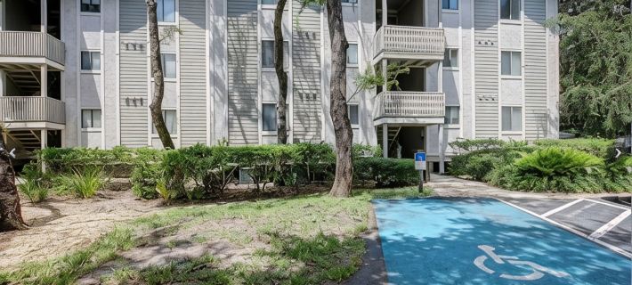 Quick Beach Access- Beautiful Screened in Deck and POOL Hotels in Fernandina Beach