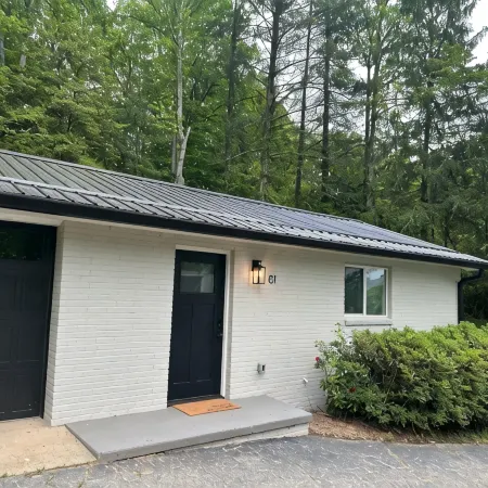 Trailhead Cottage - Half mile to PNF, dog friendly! Отели в г. Бревард
