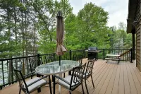 Crystal-Clear Ham Lake Family Cabin, Deck, Water Toys, 2 Hours from MSP - Chalets