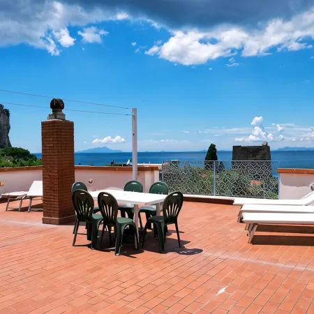Villa Bouganville: Bay of Naples View, Garden, 7 Bedrooms, 4 Baths, Garage