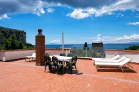 Villa for Friends & Family Reunion, Panoramic Terrace, Garage, Garden, 80m Sea - บังกะโล