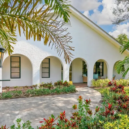 Peaceful and Spacious Pool home in Jensen Beach! RV-Boat Prkg-Fenced Yrd