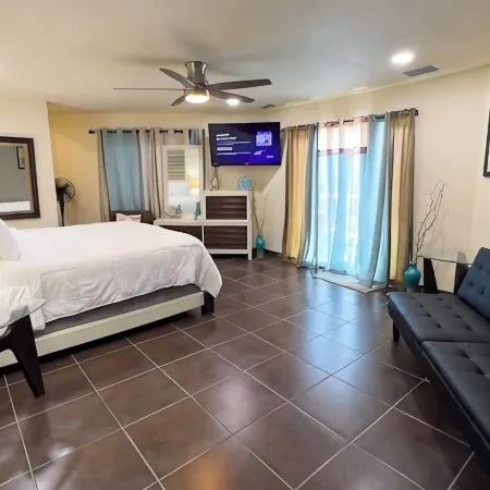 Channelfront - Remodeled - Pool - Boatslips