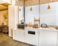California Inn and Suites Bakersfield