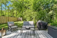 UA & River Run Park - Walk to Dining - 2 King Suites - Fire Pit - Wifi