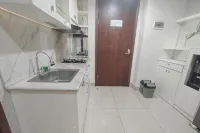 1BR near Mall at Grand Sungkono Lagoon Apartment By Travelio - Apartments