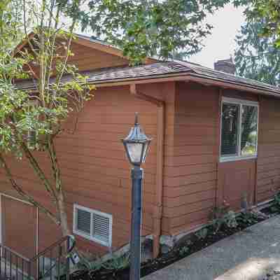 Convenient Bellevue 2 BR 2 Bath Lakeview House Hotel Exterior