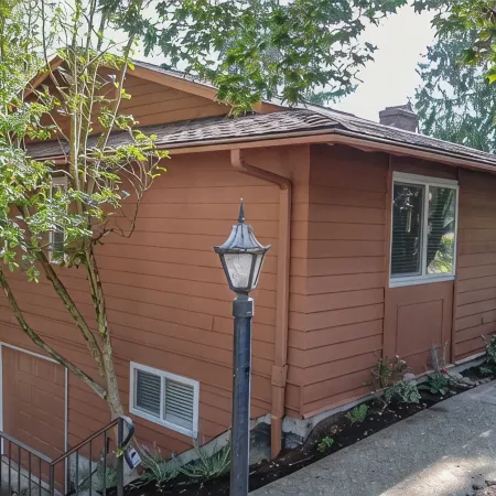 Convenient Lakeview 1 bed 1 bath home in Bellevue