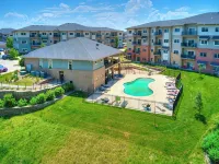 The Cascades at Jordan Creek WDSM/Pool/Tanning/Gym - Apartments