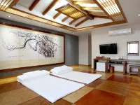 Jeonju Hanok Taejogung Hotel Hotels near Hakindang