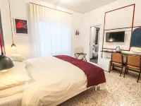 Le Stanze di Virgilio Hotel berhampiran Kolam Renang Scandone