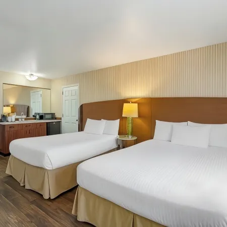 Rogue Regency Inn & Suites