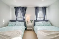 Spacious home for entertaining, centrally located to beach, ferry, and airport. - Balkon