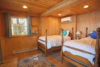 Charming 2BR Lakefront Cottage on Serene Cobbossee w/ Kayaks, A/C - WiFi