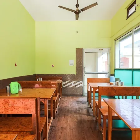 Hotel Omkaar & Restaurant Chinyalisaur