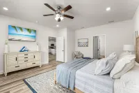 Walk2Beach & Pools, Golf Cart, Family Friendly, 4Br - Gym