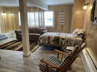 Cabin on the Eagle River Chain! Boat dock slip! Kayaks! Firewood for bonfires! - 무료 와이파이