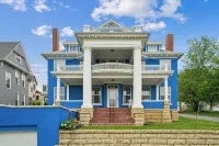 Spacious 7-bedroom house- unique history, modern comforts and incredible views