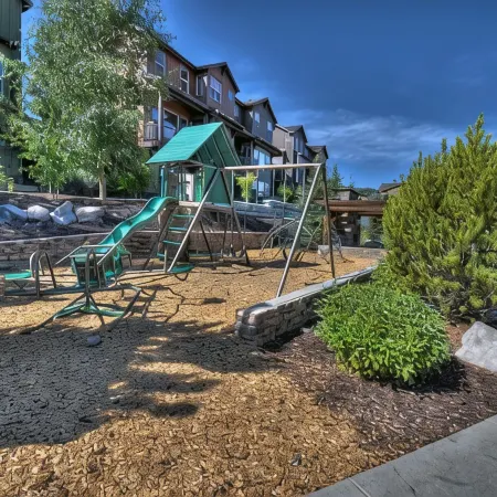 Summer by the Lake! Beautiful Swimming Pool, Patio Hot Tub Firetable BBQ Nature Trails Hiking Biking