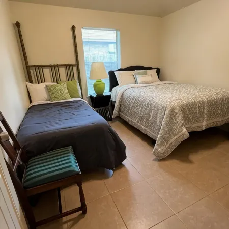 A Duplex "Emerald" nearby Hospitals, TJC, Nurses, Work Crews