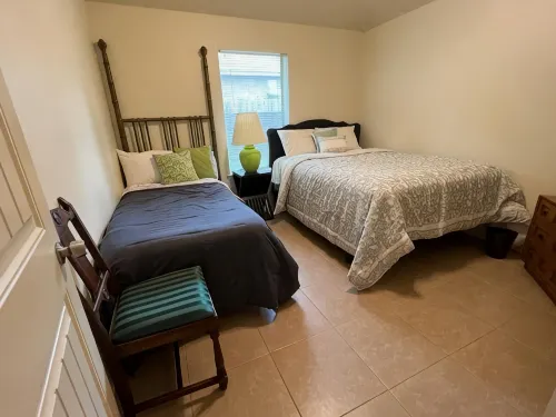 A Duplex "Emerald" nearby Hospitals, TJC, Nurses, Work Crews - Apartments