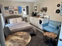 The Back House - Midtown Memphis Guest House with Private Entrance & Backyard
