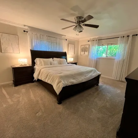 6 bd, 3 bath, Sleep 14+, AC, Very Clean, Luxury, spacious, WiFi, NO Pets